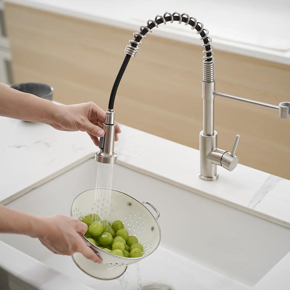Single Handle Pull Out Sprayer Kitchen Faucet In